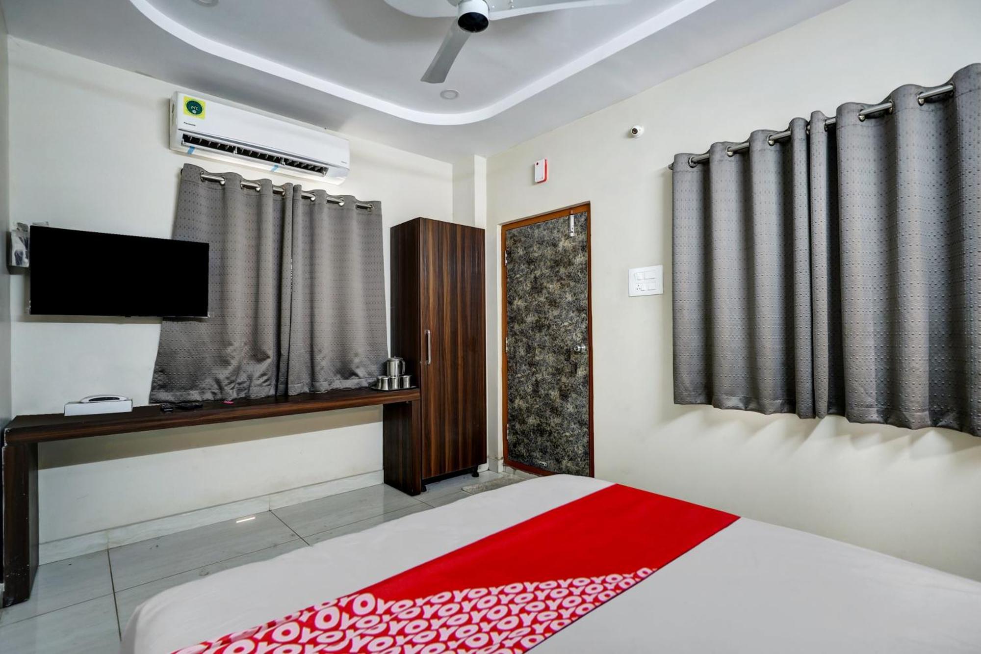 Hotel O Vara Residency Rājahmundry Extérieur photo