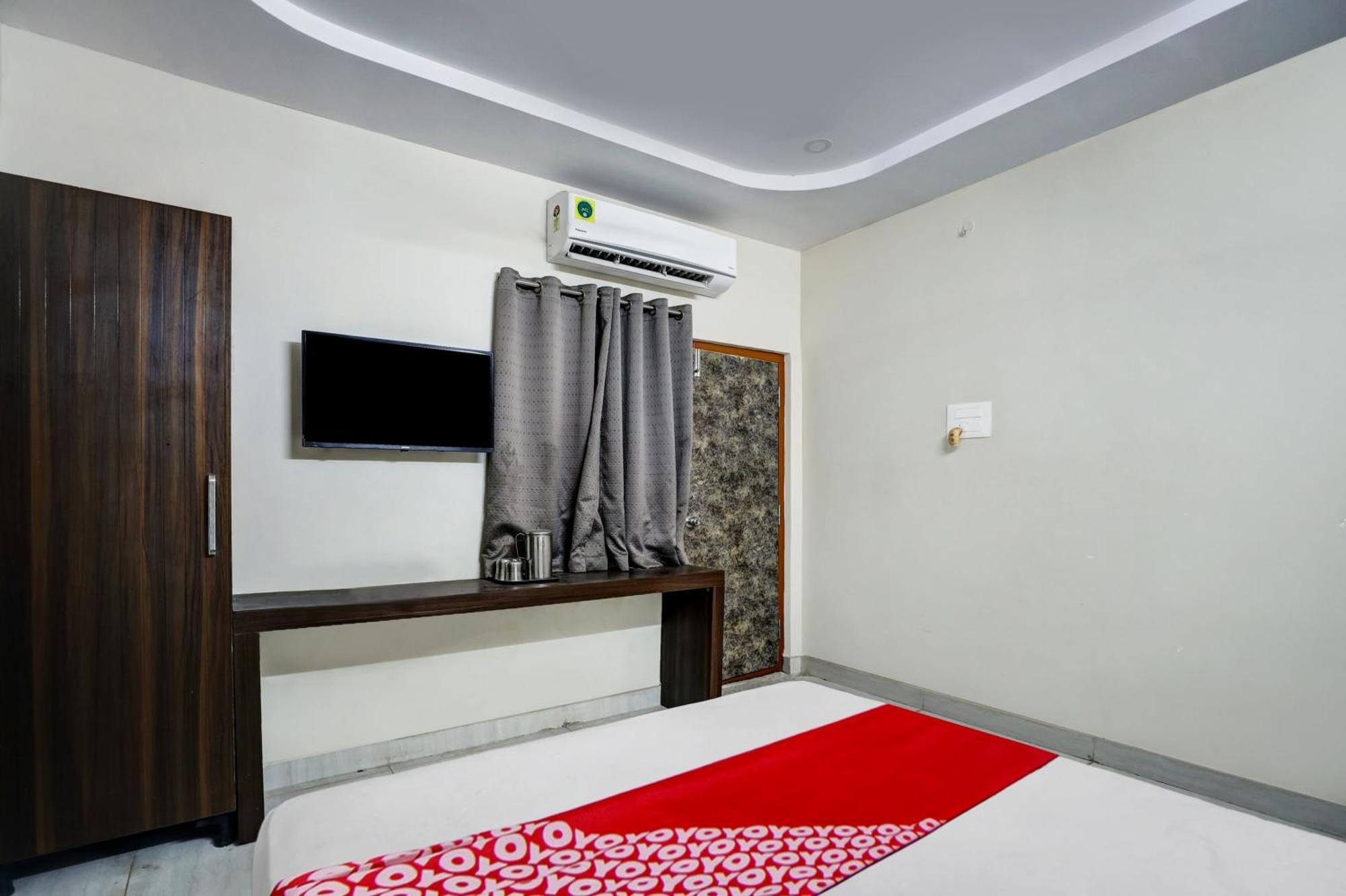 Hotel O Vara Residency Rājahmundry Extérieur photo