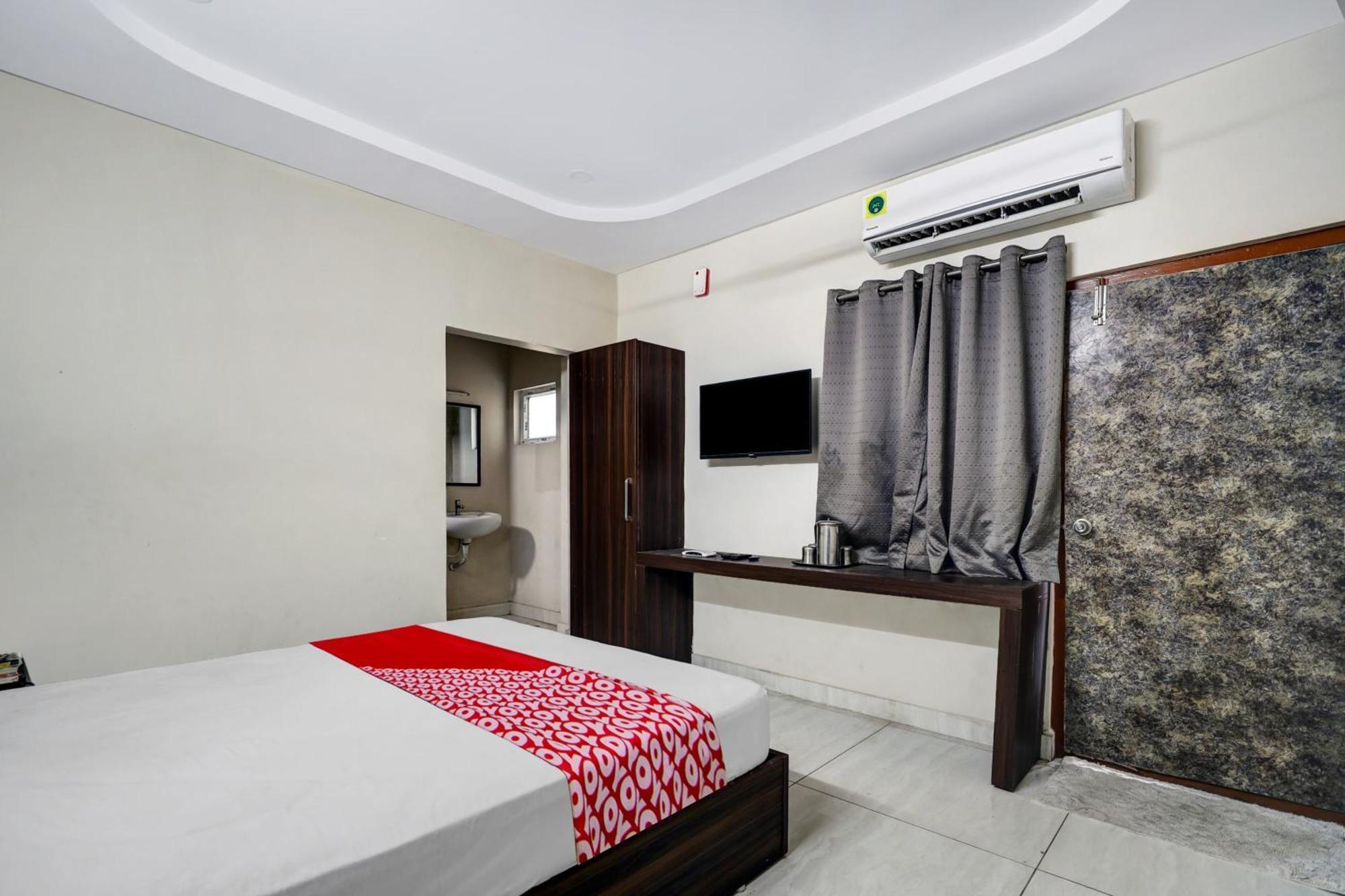 Hotel O Vara Residency Rājahmundry Extérieur photo