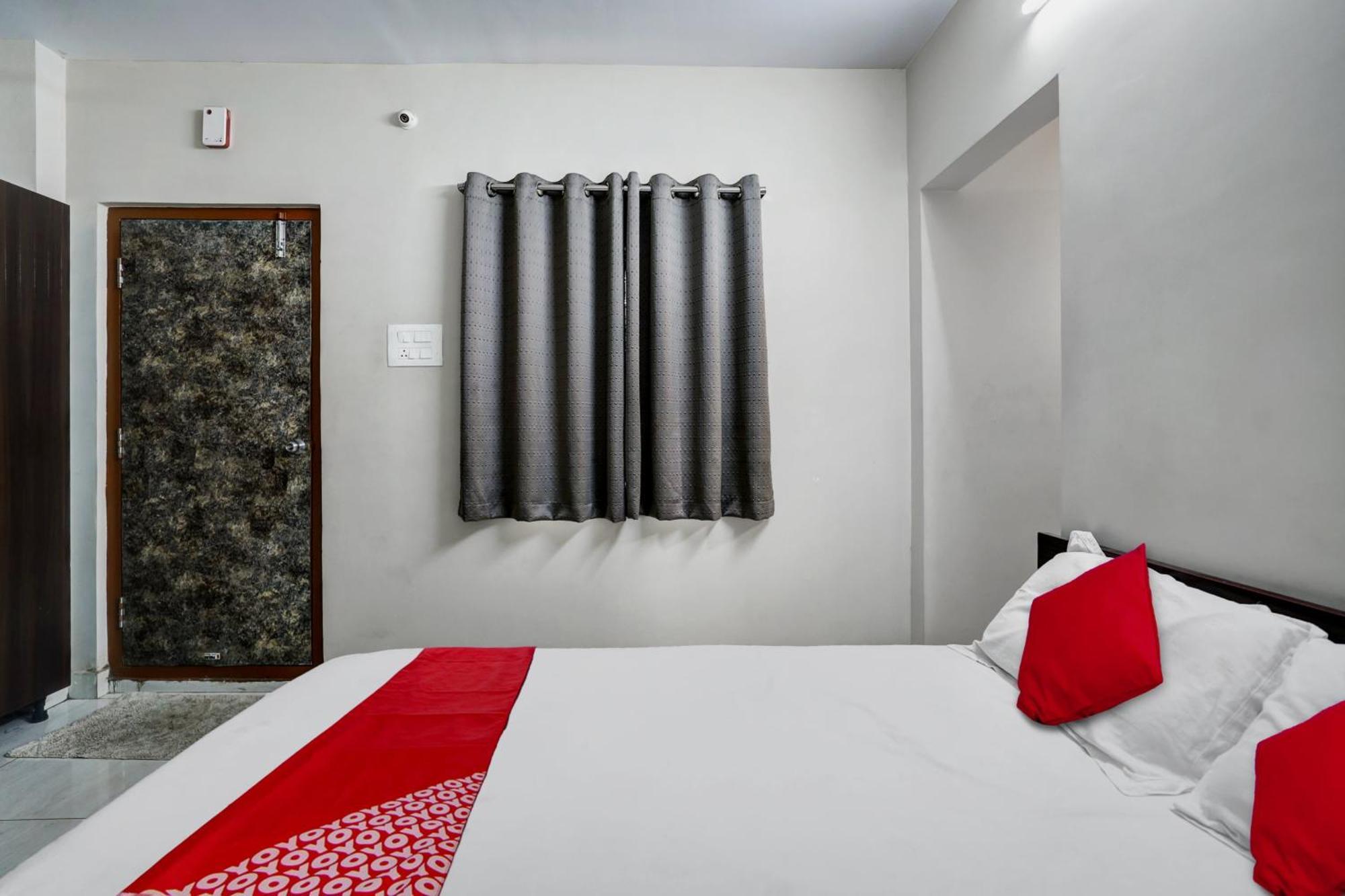 Hotel O Vara Residency Rājahmundry Extérieur photo
