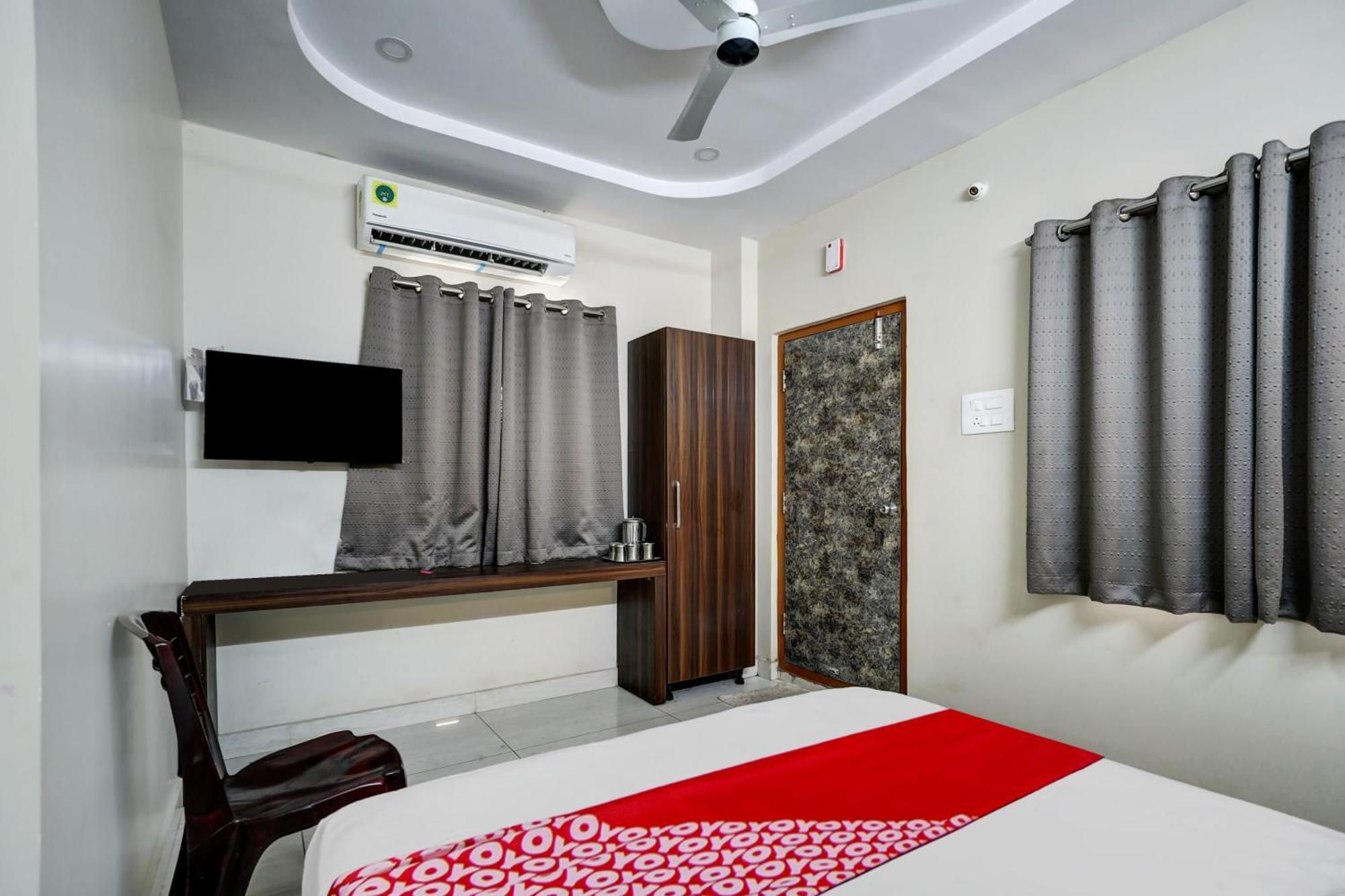 Hotel O Vara Residency Rājahmundry Extérieur photo
