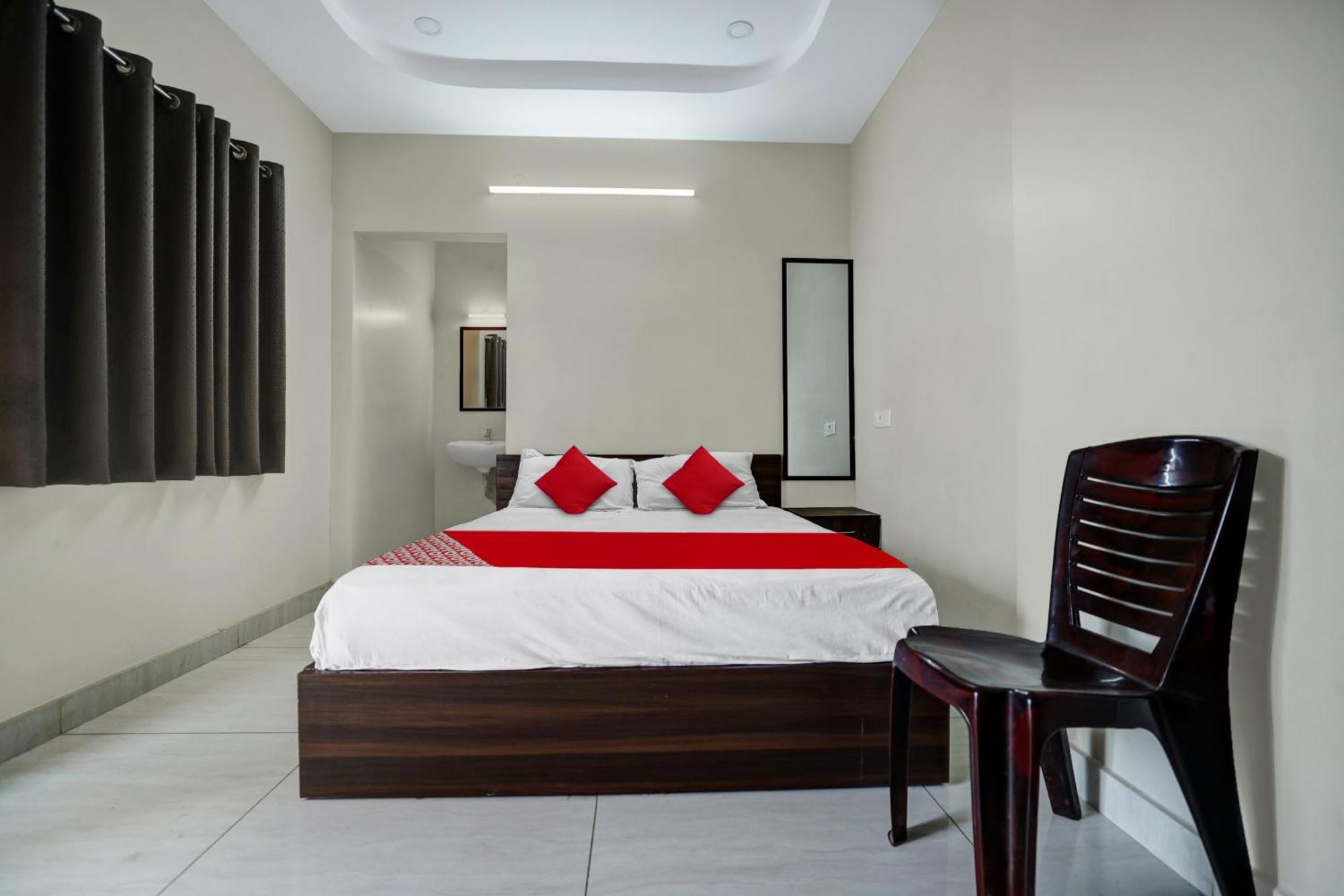 Hotel O Vara Residency Rājahmundry Extérieur photo