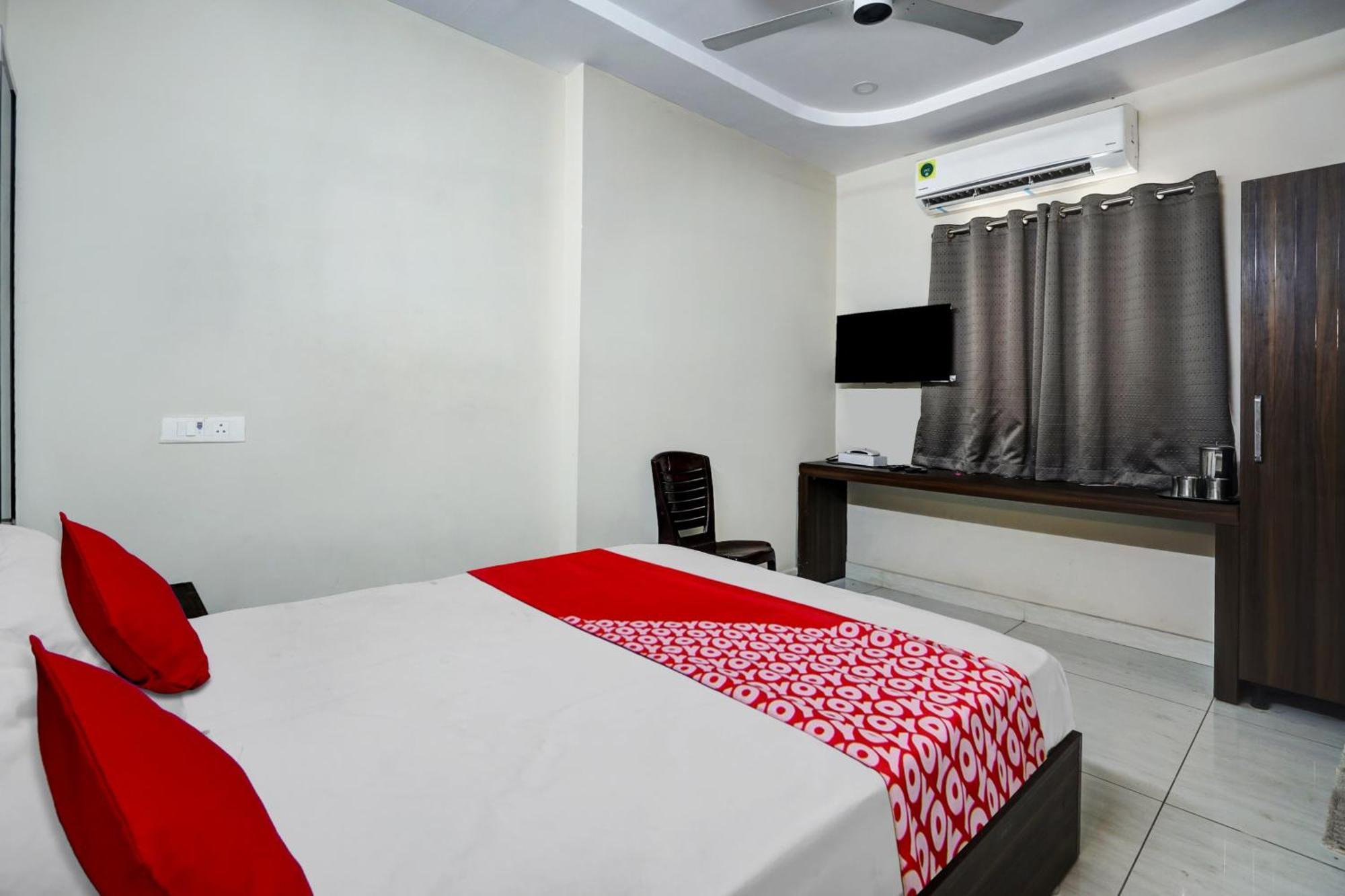Hotel O Vara Residency Rājahmundry Extérieur photo