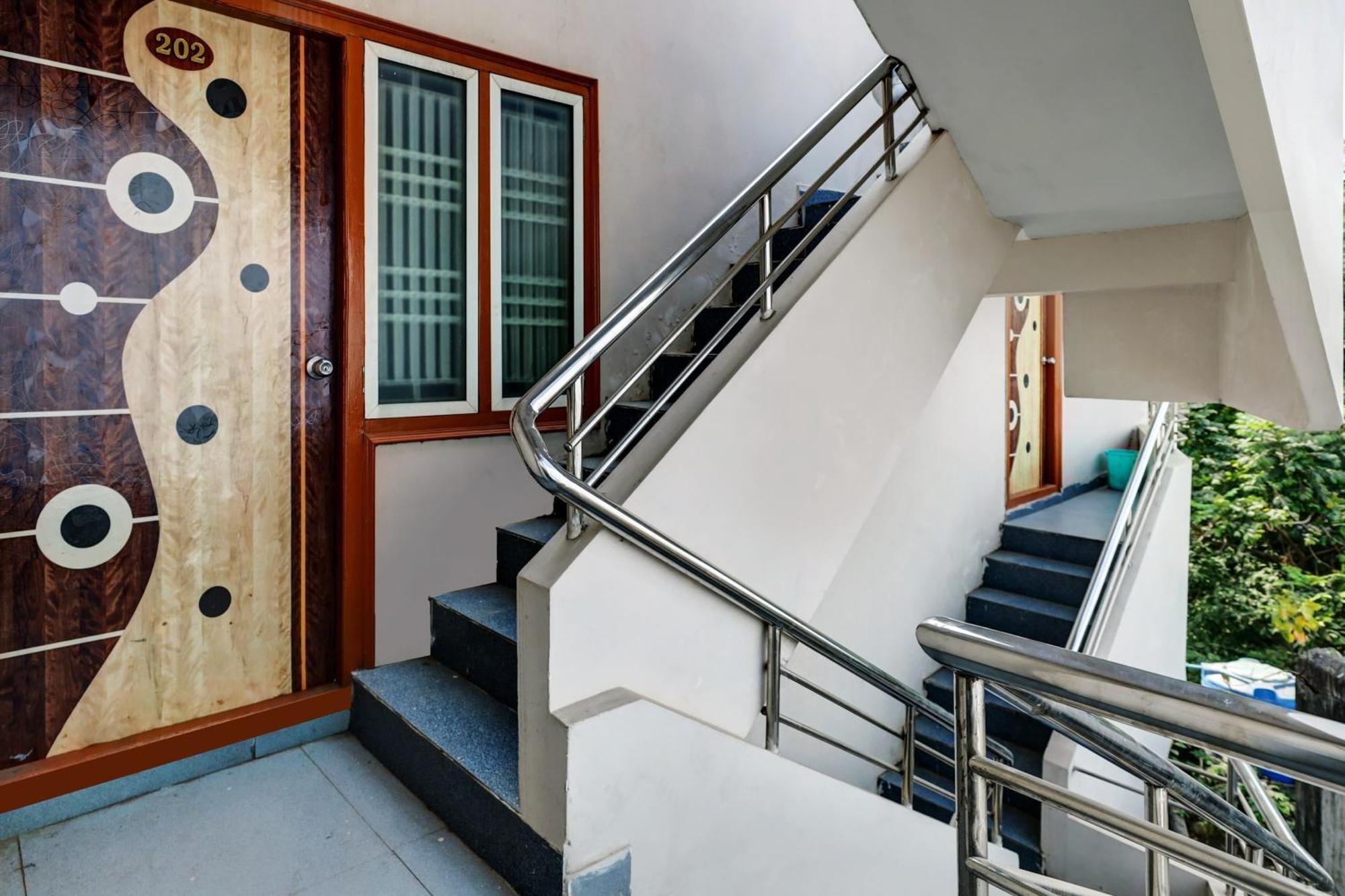 Hotel O Vara Residency Rājahmundry Extérieur photo